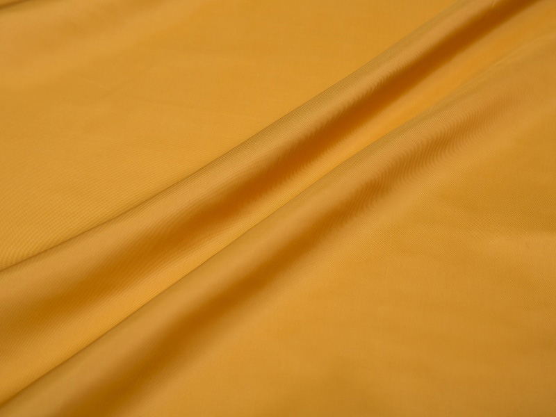 Kain lapisan poliester polos