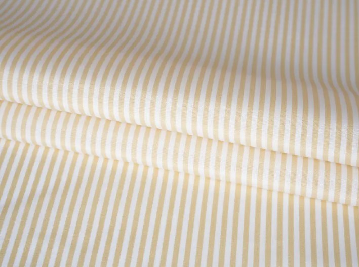 Kain lapisan selongsong yang diwarnai benang poliester: Membangun garis pertahanan yang solid untuk pakaian dengan kekuatan dan daya tahan tinggi